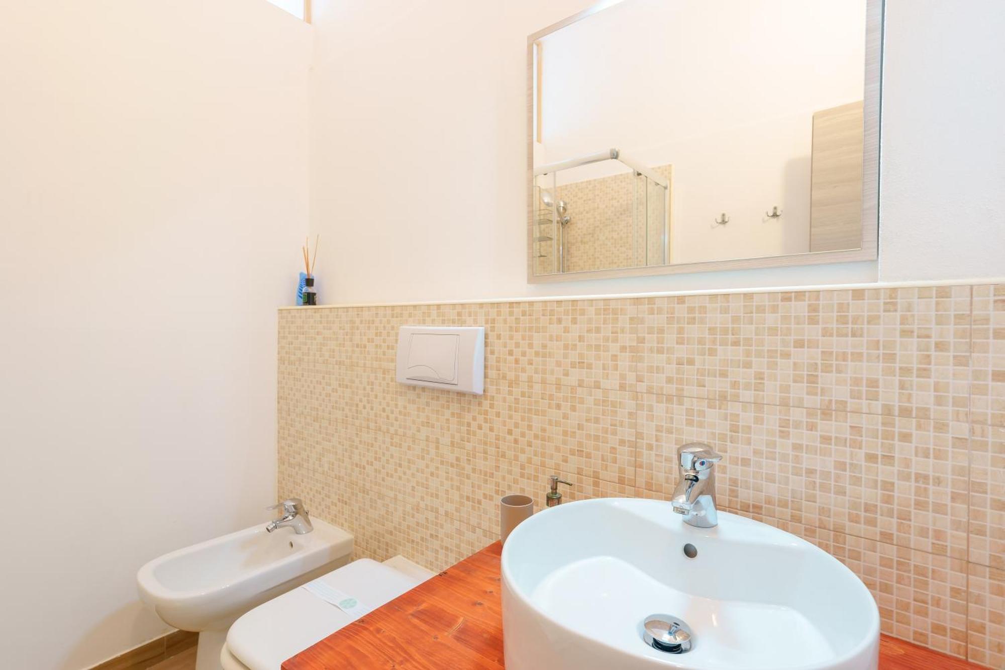 קליארי Bissenti Rooms - Eja Sardinia מראה חיצוני תמונה