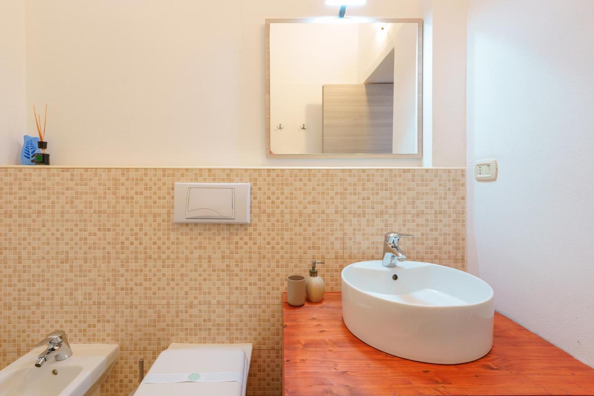 קליארי Bissenti Rooms - Eja Sardinia מראה חיצוני תמונה